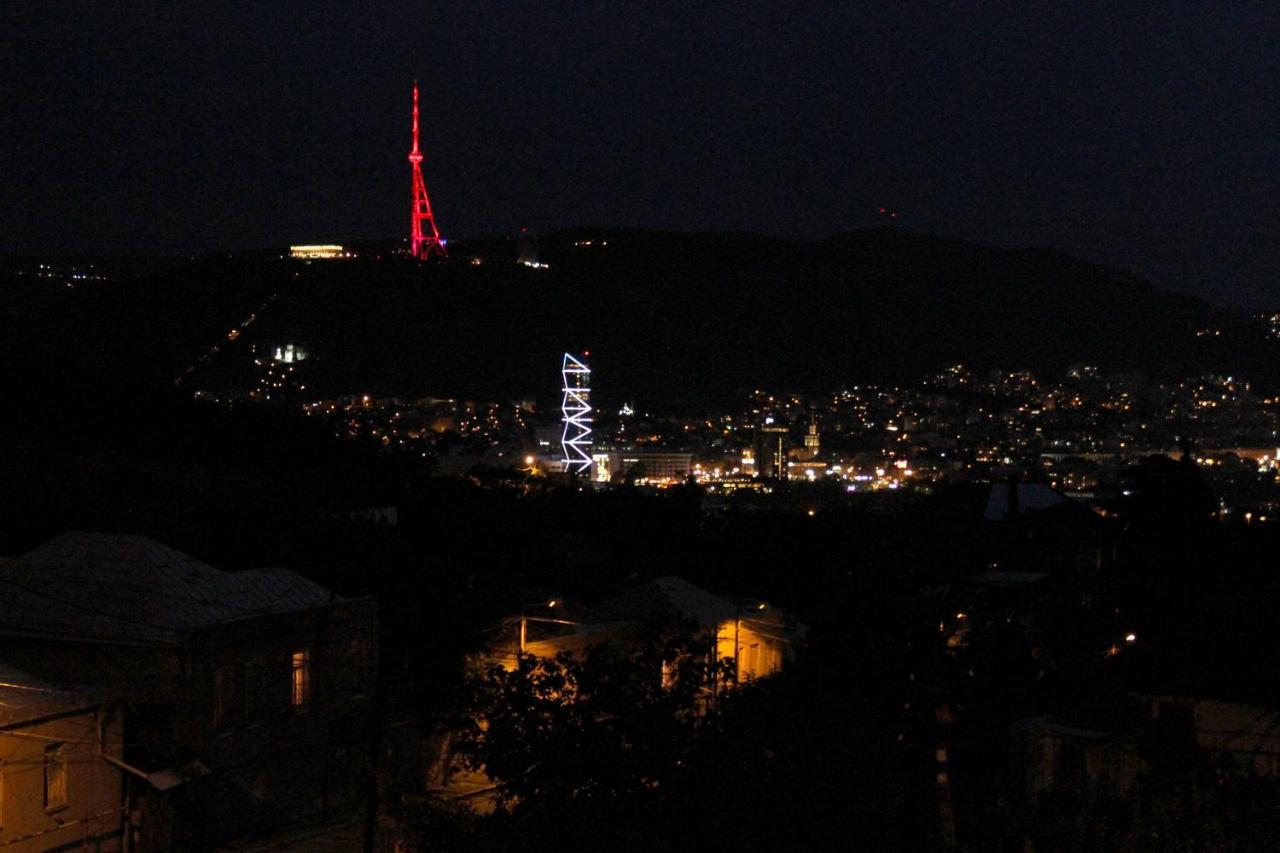 Georgian Hosts Tbilisi Hotel Exterior photo