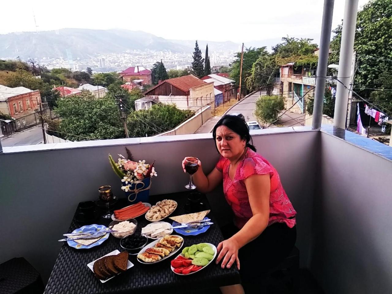 Georgian Hosts Tbilisi Hotel Exterior photo